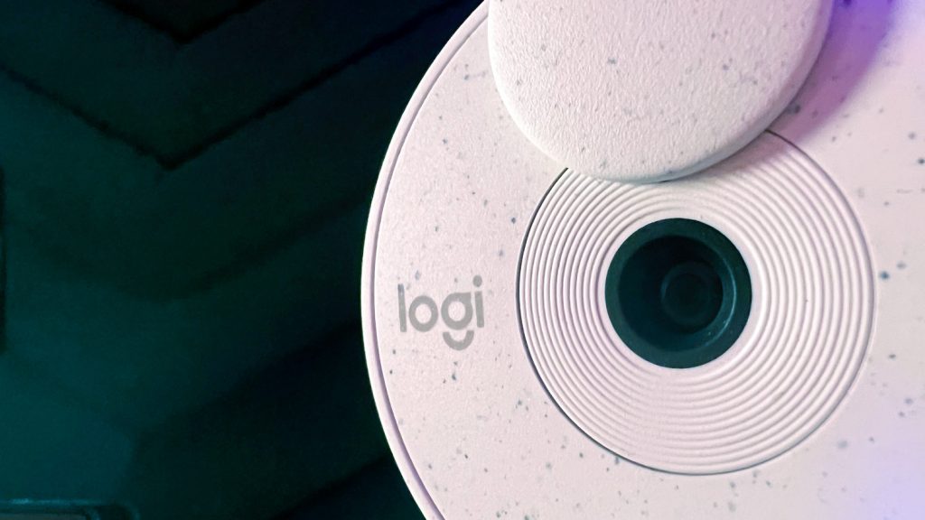 LogitechBrio300 2